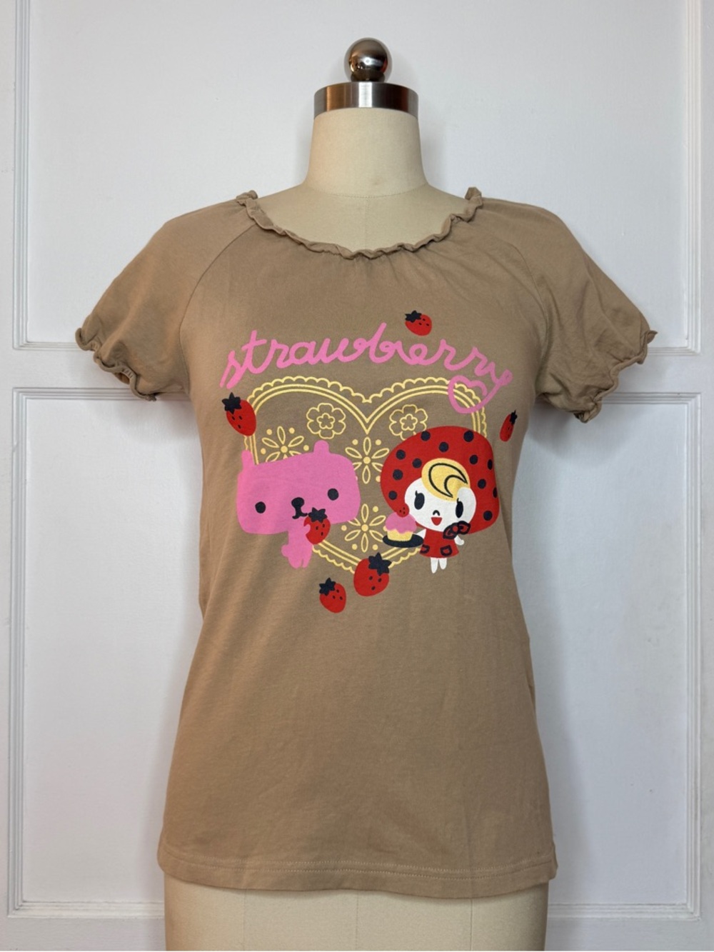 Bettys Blue strawberry tee